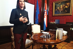Prof.-dr.-sc.-Sanja-Knezevic-govori-na-temu-Hrvatsko-kraljevstvo-u-hrvatskoj-knjizevnosti-i-umjetnosti