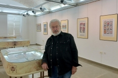 4.-Bilosnic-na-svojoj-Izlozbi-knjiga-i-plakata