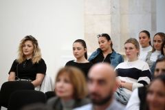 covjek-je-covjeku-lijek-11