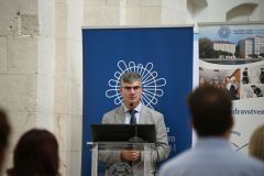 covjek-je-covjeku-lijek-16