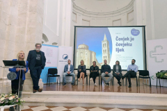 covjek-je-covjeku-lijek-21