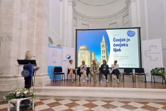 covjek-je-covjeku-lijek-22