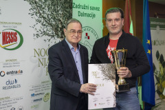 1_Priznanje-za-najbolji-proizvod-od-drva-masline_LIMBEL-Nerezisca-otok-Brac-ZDJELE