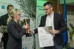 3_Prizn-za-naj-preh-proizvod-s-maslinovim-uljem_OPG-NEDILJKO-NEROVIC-MIRJANA-PETRES-Dicmo-DIOKLECIJANOV-KOLAC