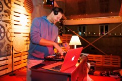 DJ-Ante-Dujic-Bozicni-gramofon-03.12.2025-foto-Bojan-Bogdanic-06.jpg_1600x1067