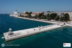 thumb_439_1600_0_0_0_crop