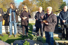 1.-Na-grobu-Timee-Horvat-u-Petrovom-Selu