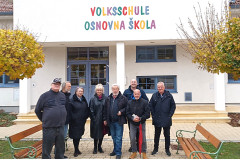 3.-Pred-Osnovnom-skolom-u-Klimpuhu