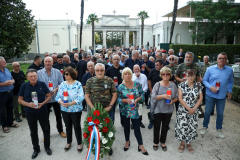 d8cf3ece83acdc19a43d37f85432072d_XL