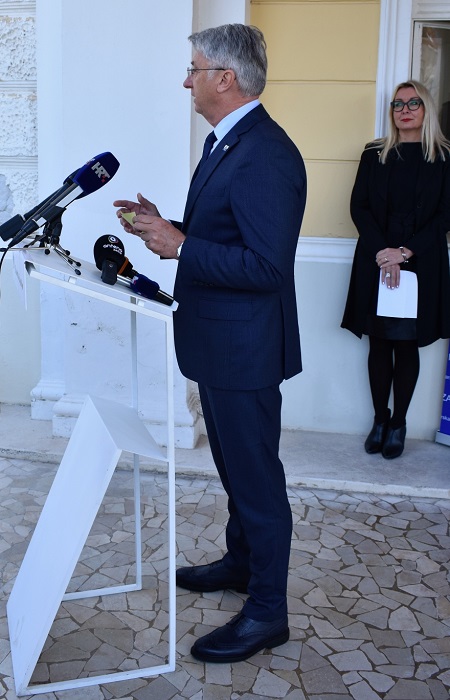 8086eff79b547ba5f77319d83cfb55a4_M