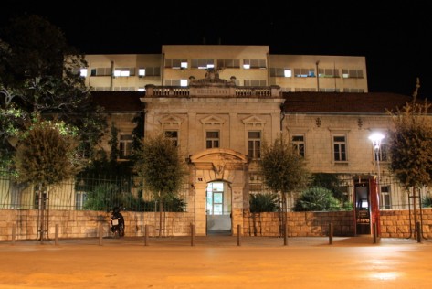 Opća bolnica Zadar noću (Foto: Ivan Katalinić)