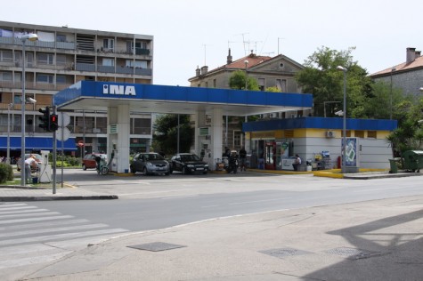 INA benzinska pumpa relja (Foto: Ivan Katalinić)