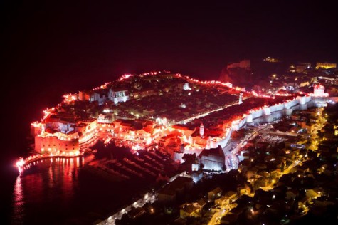 Dubrovnik,najspektakularniji dio ove proslave bio je bakljada sa zidina i Porporele (photo: PIXSELL)