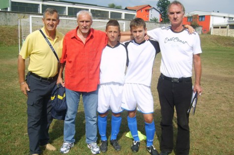 Nikola Nikić (u crvenoj majici)