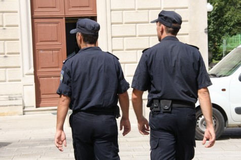Policija s leđa (Foto: Ivan Katalinić)
