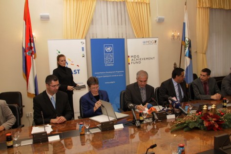 Potpisivanje sporazuma s UNDP-om (Foto: Ivan Katalinić)