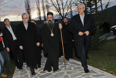 Presjednici Ivo Josipović i Boris Tadić u posjetu Manastira Krupa (Foto: Ivan Katalinić)-113