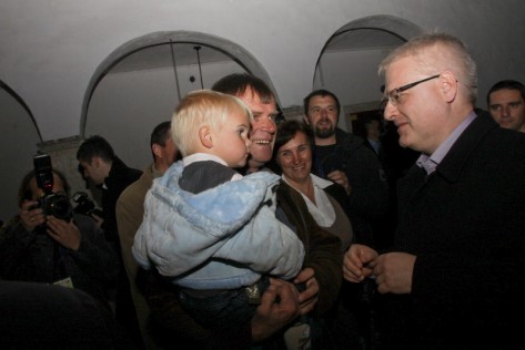 Presjednici Ivo Josipović i Boris Tadić u posjetu Manastira Krupa (Foto: Ivan Katalinić)-113