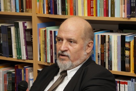 Prof. dr. Tihomil Maštrović, glavni ravnatelj Nacionalne i sveučilišne knjižnice u Zagrebu, gostovao je na susretu "Večer u knjižari" u knjižari "Verbum" u Zadru (foto: Žeminea Čotrić)