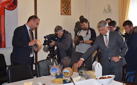 SIRARI 5_Easy-Resize.com