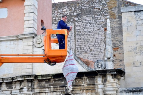 Skidanje ukrasa (foto: Z NET/ Žeminea Čotrić)