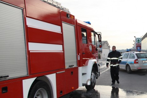 Vatrogasno i policijsko vozilo (Foto: Žeminea Čotrić)