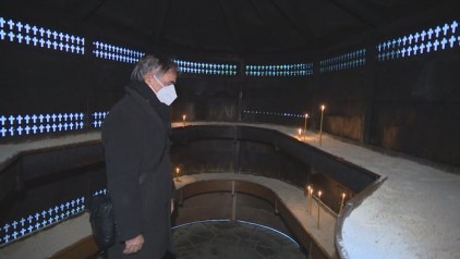 ZG-BP1-Pupovac_pali_svijecu_za_Skabrnju_frame_14532.png.688x388_q85_crop_upscale