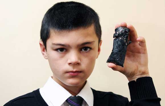 skolarcu-u-krevetu-eksplodirao-blackberry-