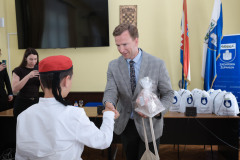 1000258749