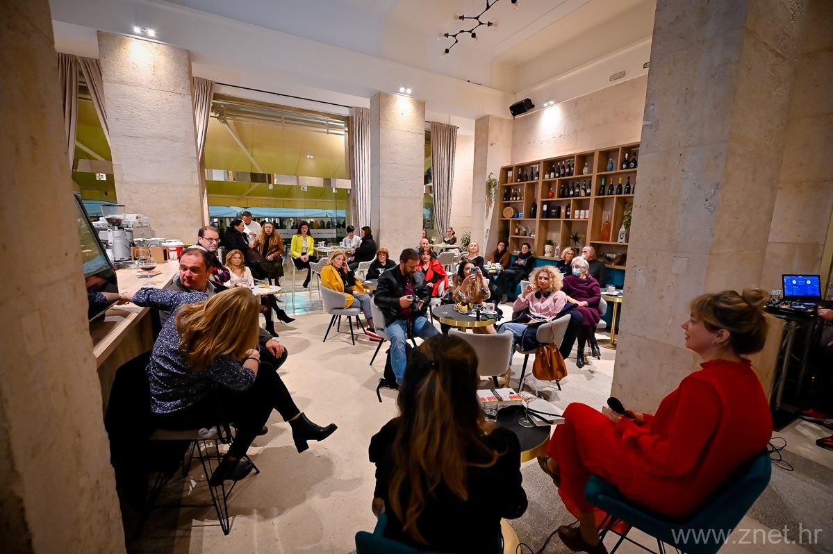 Book_club_19_11_21_-14-of-64