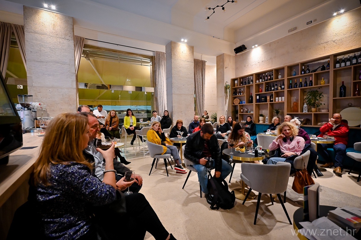 Book_club_19_11_21_-15-of-64