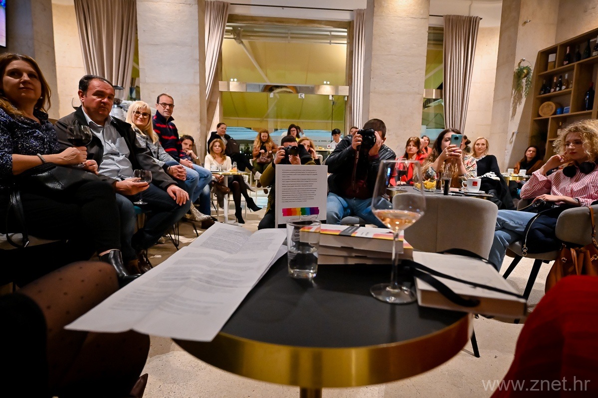 Book_club_19_11_21_-16-of-64
