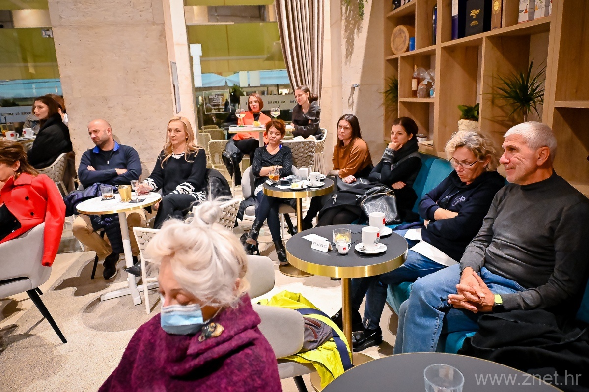Book_club_19_11_21_-34-of-64