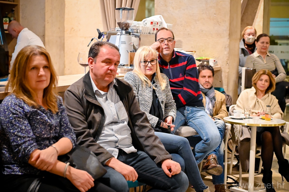 Book_club_19_11_21_-40-of-64