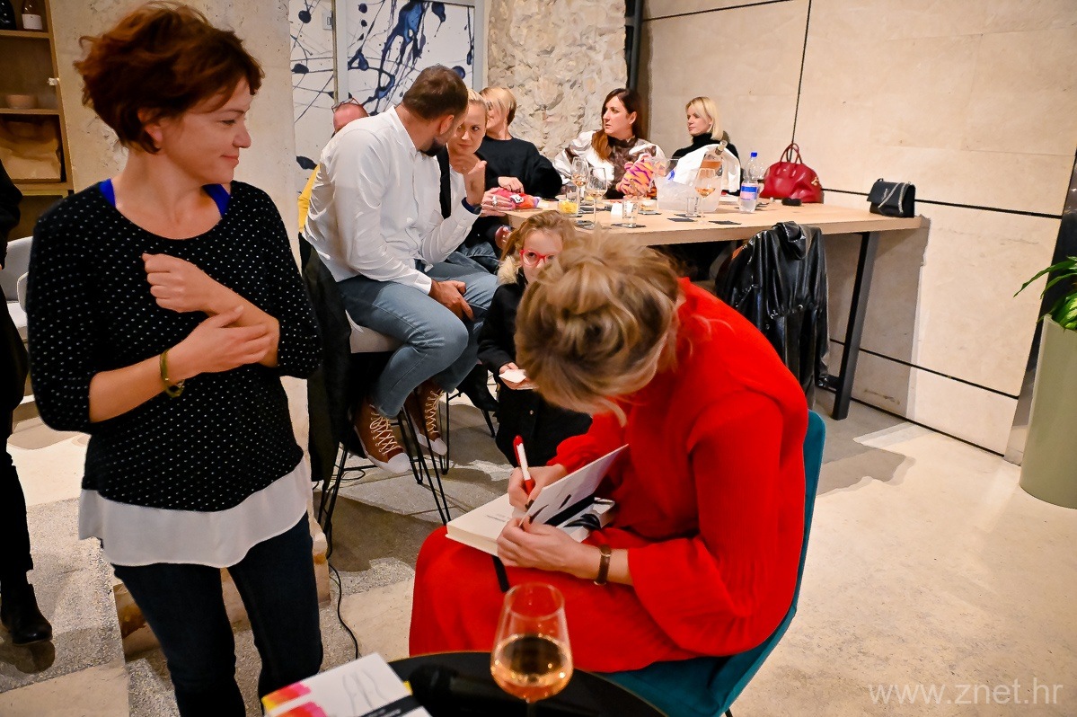 Book_club_19_11_21_-49-of-64