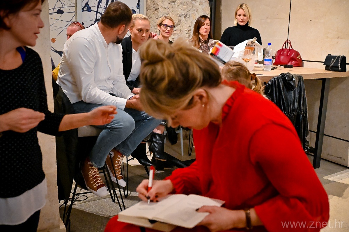 Book_club_19_11_21_-50-of-64
