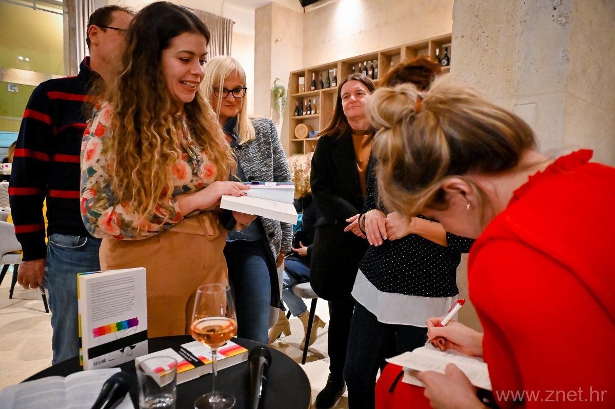 Book_club_19_11_21_-52-of-64