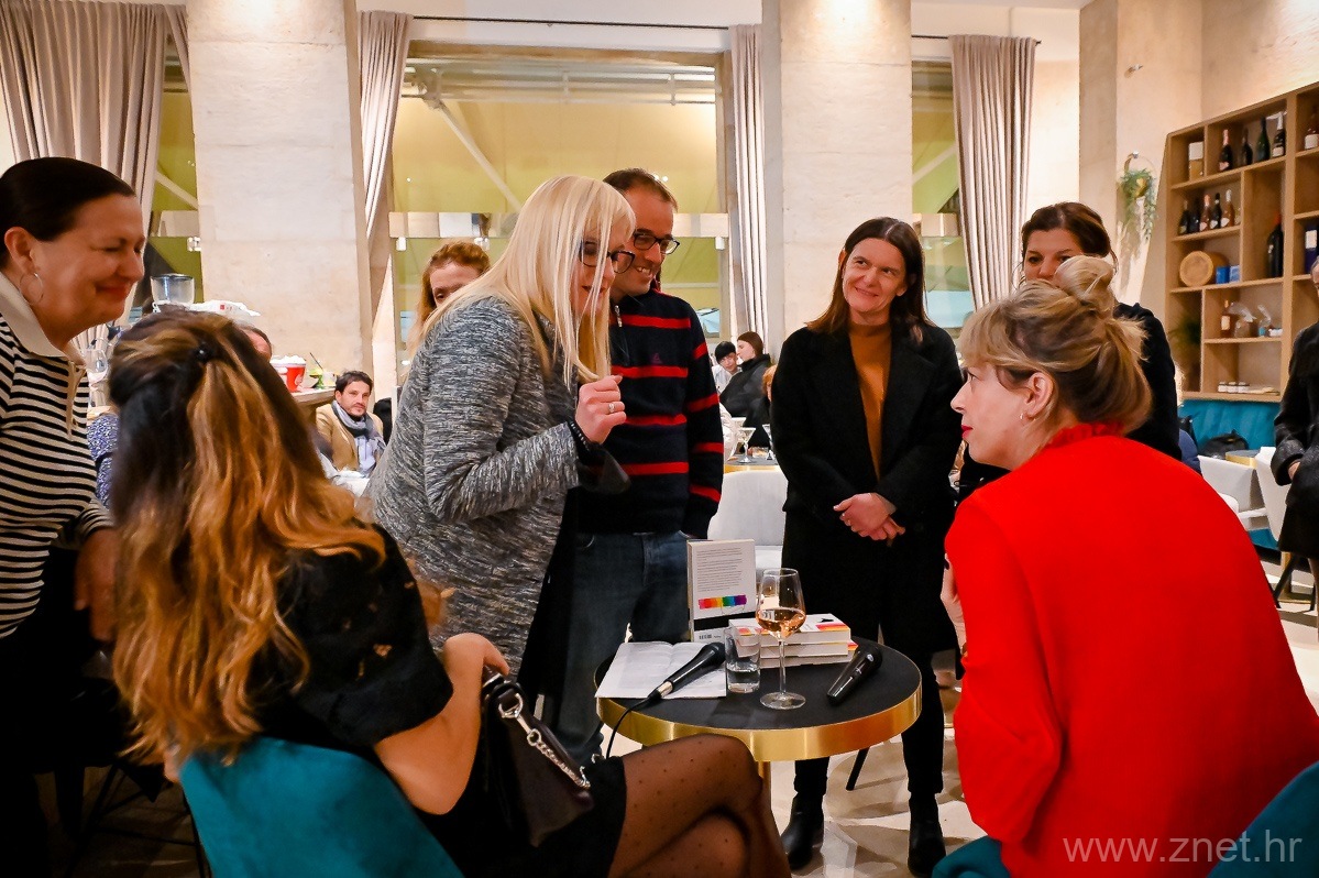 Book_club_19_11_21_-55-of-64