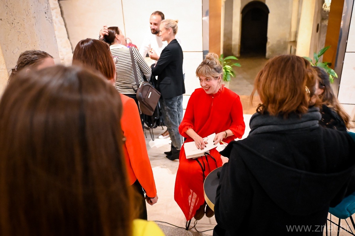 Book_club_19_11_21_-57-of-64