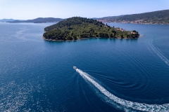 Otok-Osljak-i-brod-Lazaret_foto-Lovre-Peraic