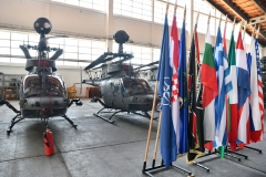 U vojarni Pukovnik Mirko Vukušić u Zemuniku kod Zadra u srijedu, 8. rujna 2021., održan je sastanak predstavnika Međunarodnog središta za obuku specijalnih zračnih snaga (Multinational Special Aviation Training Centre - MSAP TC) sa predstavnicima NATO-ovog Zapovjedništva za specijalne operacije (NSHQ), zapovjednicima i predstavnicima specijalnih snaga iz Bugarske, Grčke, Hrvatske (Zapovjedništvo specijalnih snaga), Mađarske, Italije, Nizozemske, Poljske i Sjedinjenih Američkih Država, kao i predstavnicima Hrvatskog ratnog zrakoplovstva. Sudionici sastanka borave u radnom posjetu MSAP-u održanom  u organizaciji MSAP-a i NSHQ-a uz potporu Glavnog stožera OSRH s ciljem predstavljanja dostignutih sposobnosti Središta, kao i razmjene mišljenja o daljnjem razvoju NATO-ovih specijalnih zračnih snaga | Foto: MORH/ T. Brandt