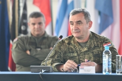 U vojarni Pukovnik Mirko Vukušić u Zemuniku kod Zadra u srijedu, 8. rujna 2021., održan je sastanak predstavnika Međunarodnog središta za obuku specijalnih zračnih snaga (Multinational Special Aviation Training Centre - MSAP TC) sa predstavnicima NATO-ovog Zapovjedništva za specijalne operacije (NSHQ), zapovjednicima i predstavnicima specijalnih snaga iz Bugarske, Grčke, Hrvatske (Zapovjedništvo specijalnih snaga), Mađarske, Italije, Nizozemske, Poljske i Sjedinjenih Američkih Država, kao i predstavnicima Hrvatskog ratnog zrakoplovstva. Sudionici sastanka borave u radnom posjetu MSAP-u održanom  u organizaciji MSAP-a i NSHQ-a uz potporu Glavnog stožera OSRH s ciljem predstavljanja dostignutih sposobnosti Središta, kao i razmjene mišljenja o daljnjem razvoju NATO-ovih specijalnih zračnih snaga | Foto: MORH/ T. Brandt