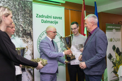 5_Sampion-kvalitete-otvorenih-ekstra-djevicanskih-maslinovih-ulja_DUBRAVKO-SONJIC-Cista-Velika-za-ekstra-djevicansko-maslinovo-ulje-sljubljenih-sorti_1