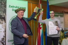 5_Sampion-kvalitete-otvorenih-ekstra-djevicanskih-maslinovih-ulja_DUBRAVKO-SONJIC-Cista-Velika-za-ekstra-djevicansko-maslinovo-ulje-sljubljenih-sorti_3