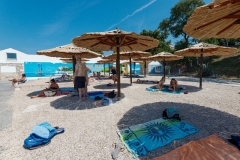 Plaza-Kolovare-Zadar-suncobrani-i-branding-15.07.2023.-foto-Bojan-Bogdanic-2_1600_1067